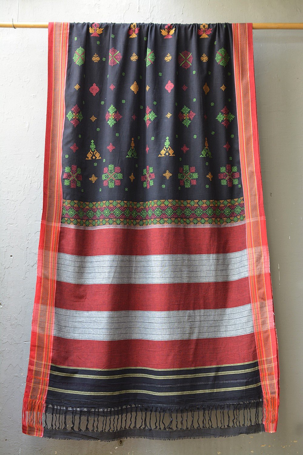 Kasuti Embroidered Karnataka Handloom Saree - Brodats. - metaphorracha