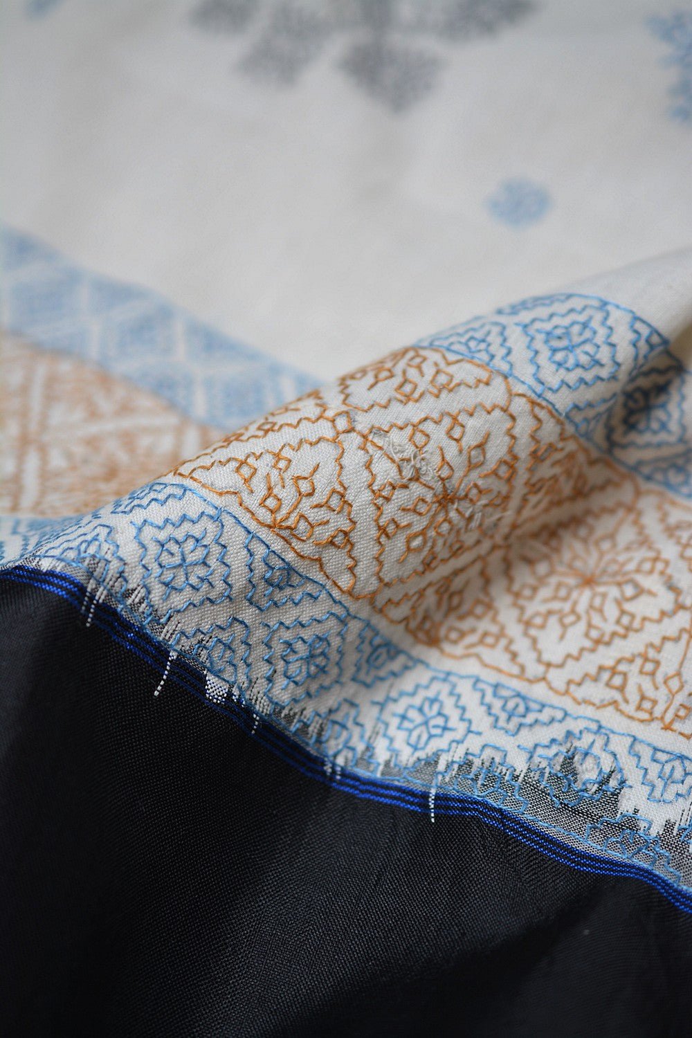 Kasuti Embroidered Karnataka Handloom Saree - Ricamo. - metaphorracha