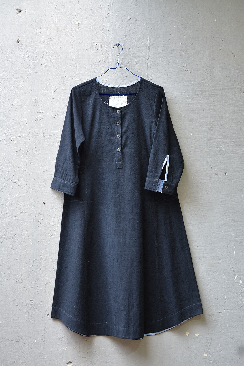 Karo Khadi Kurta - metaphorracha