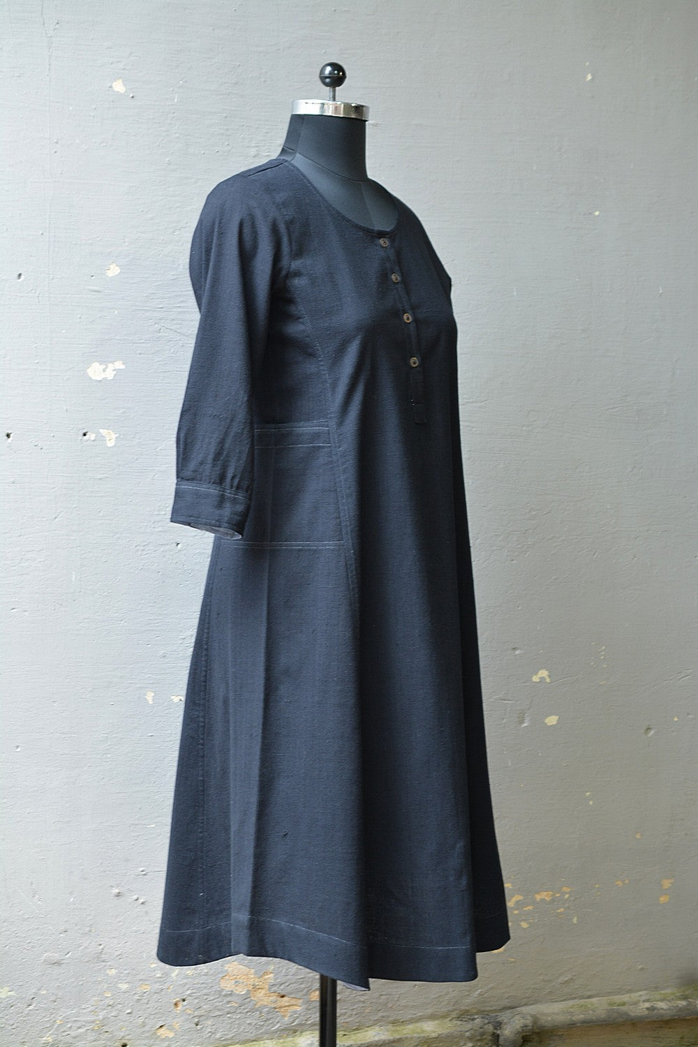 Karo Khadi Kurta - metaphorracha